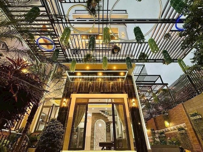 BÁN SIÊU PHẨM BIỆT THỰ SÂN VƯỜN CAO CẤP, sân để 2 xe hơi Đường Số 8