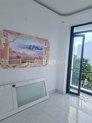Bán nhà 3 mặt tiền Quận 7, đường 12m gần ĐH Tôn Đức Thắng, 5x12m 2 lầu