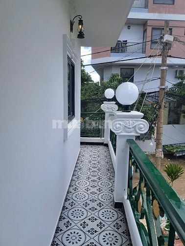 Bán nhà 3 mặt tiền Quận 7, đường 12m gần ĐH Tôn Đức Thắng, 5x12m 2 lầu
