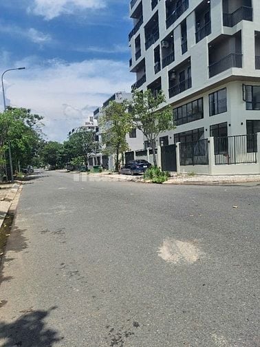 Bán nhà 3 mặt tiền Quận 7, đường 12m gần ĐH Tôn Đức Thắng, 5x12m 2 lầu