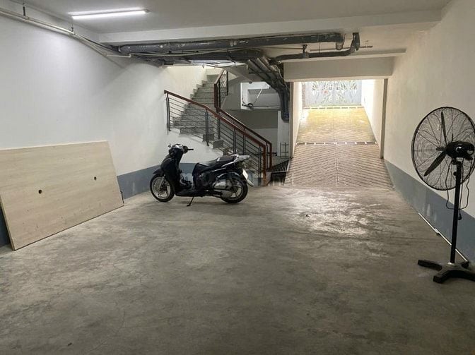 Bán nhà phố 5 tầng, thiết kế mặt kính hiện đại, An Phú, Quận 2.