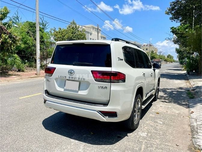 Bán Toyota Land Cruiser LC300 sản xuất 2024, mới 99,99%.