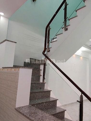 Chính chủ gửi bán gấp nhà đẹp 4*14 trệt lầu giá 4ty1 thương lượng SHR 