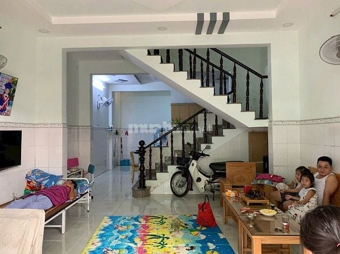 Chính chủ gửi bán gấp nhà 5*12 trệt lầu 2phong 2tolet hẻm 5m giá 1ty86