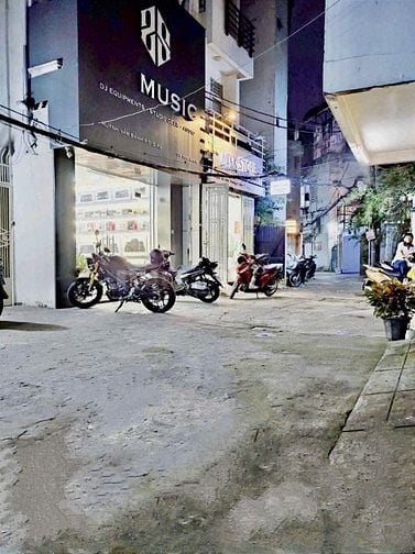 Bán nhà làm căn hộ cho thuê, đúc thật, đường Huỳnh Văn Bánh, Phú Nhuận