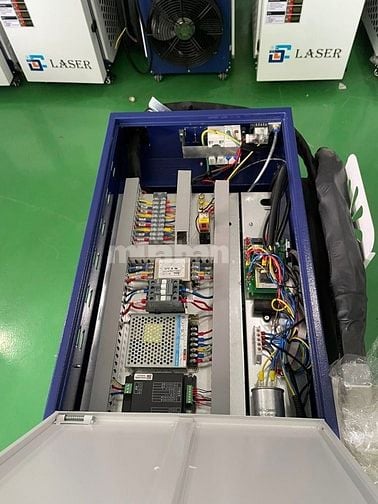 Máy cắt laser cầm tay ( làm lạnh bằng nước )