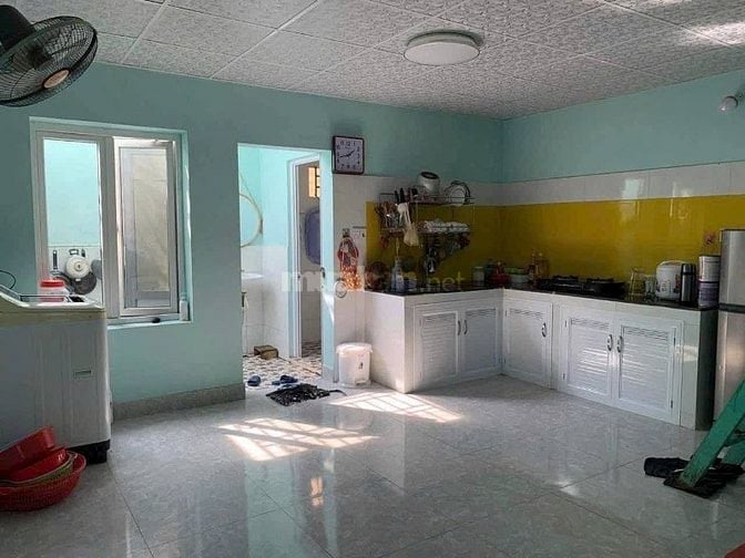BÁN GẤP NHÀ GẦN CHỢ BÌNH CHÁNH, GIÁ 888TR, SỔ HỒNG RIÊNG, HOÀN CÔNG ĐỦ