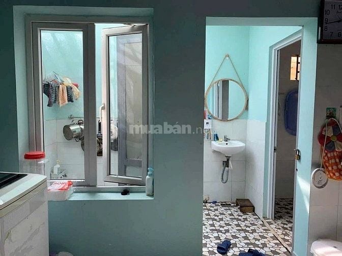 BÁN GẤP NHÀ GẦN CHỢ BÌNH CHÁNH, GIÁ 888TR, SỔ HỒNG RIÊNG, HOÀN CÔNG ĐỦ