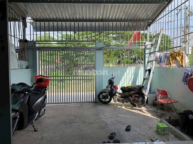 BÁN GẤP NHÀ GẦN CHỢ BÌNH CHÁNH, GIÁ 888TR, SỔ HỒNG RIÊNG, HOÀN CÔNG ĐỦ