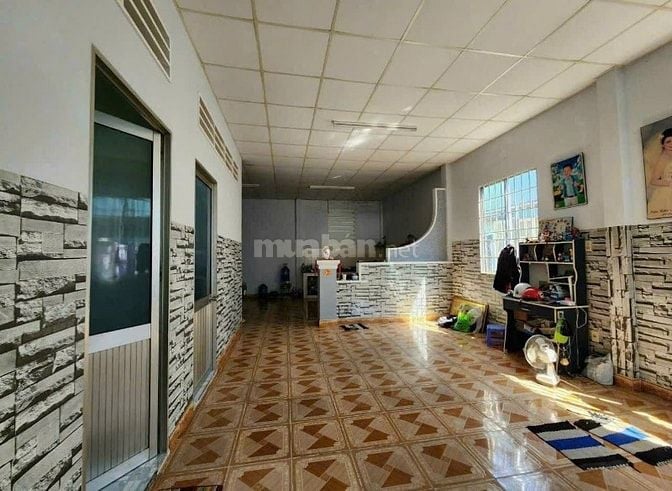 Bán căn nhà rộng ngay Trường THPT Tân Thông Hội Củ Chi dt 213m2, 714tr