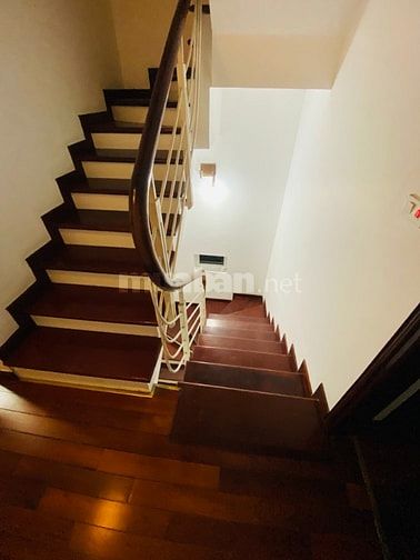 VỀ Ở NGAY! Nhà 5 tầng MỚI TINH, ô tô đậu cửa, nội thất xịn sò – Ngõ 68