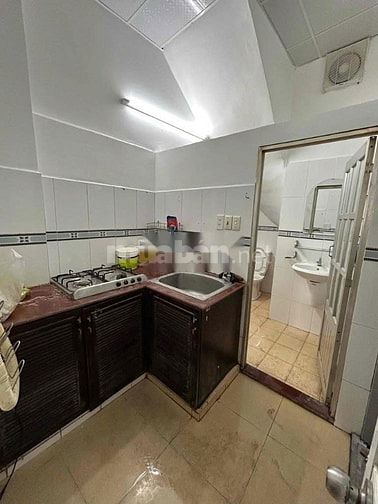 Cho thuê nhà mặt tiền Trịnh Hòai Đức, P.13, Q.5 giá 18tr
