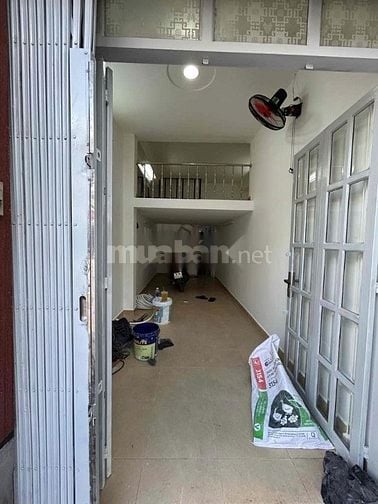 Cho thuê nhà mặt tiền Trịnh Hòai Đức, P.13, Q.5 giá 18tr