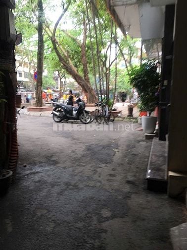 Bán nhà Văn Chương, Đống Đa, 50m2, 3 tầng, ngay vườn hoa, ô tô 10m