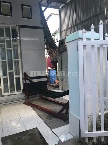 Nhà cấp 4, xây tường,lát gạch,lop la phong 