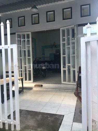Nhà cấp 4, xây tường,lát gạch,lop la phong 