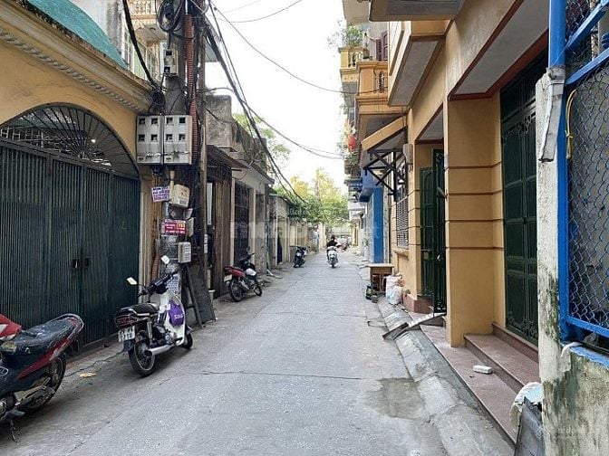Bán đất Vũ Ngọc Phan, mặt ngõ lớn, nhiều tiện ích, 144m2, nhỉnh 42 tỷ