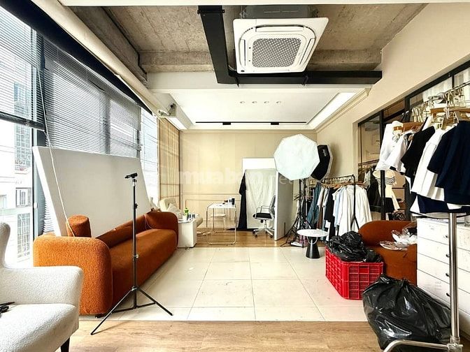 TOÀ VĂN PHÒNG " HUỲNH VĂN BÁNH" 103m2 ( 7x15m ) 5 TẦNG THUÊ 75TRIỆU