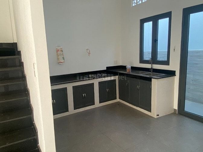 Đường Võ Văn Kiệt, 13tr/tháng, 4PN, 3WC ở iền. LH 0903 675 770