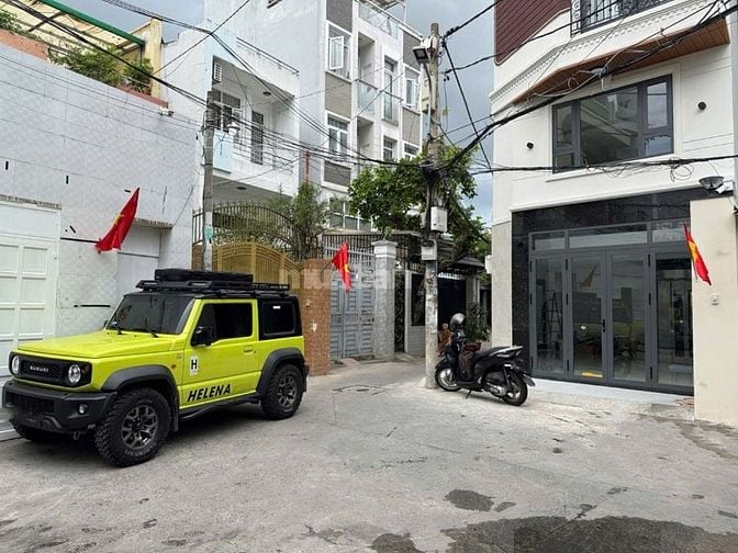 4lầu, thang máy,thiết bị ccấp, ôtô đổ trong nhà khu VIP Hoàng Hoa Thám