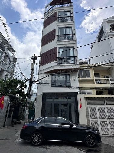 4lầu, thang máy,thiết bị ccấp, ôtô đổ trong nhà khu VIP Hoàng Hoa Thám