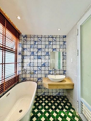 Đi nước ngoài định cư bán gấp nhà ở đường Phùng Hưng, phường 14, quận 