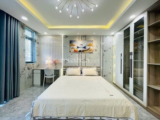 Đi nước ngoài định cư bán gấp nhà ở đường Nguyễn Văn Trỗi, phường 11, 