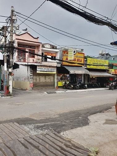 Nhà mặt tiền nguyên căn tiện kinh doanh , showroom mọi ngành nghề 