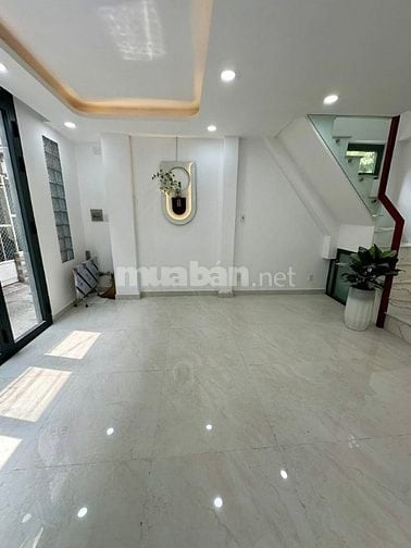  4,68tỷ xây full ko lộ giới cách mt 20m 5x6 3 tầng SHR hoàn công đủ