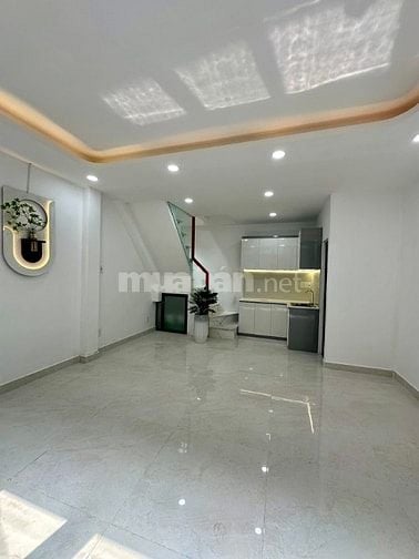  4,68tỷ xây full ko lộ giới cách mt 20m 5x6 3 tầng SHR hoàn công đủ