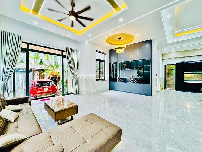 Bán nhà Biệt thực đẹp HỒ BƠI, THANG MÁY (15x20) 20/34 Đường 8 Gò Vấp