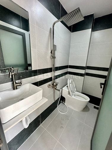  4,68tỷ xây full ko lộ giới cách mt 20m 5x6 3 tầng SHR hoàn công đủ