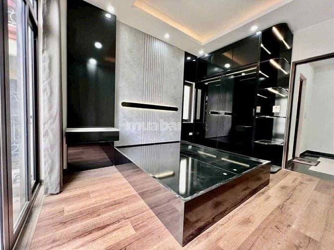 SIÊU HIẾM NHÀ ĐẦU PHỐ NVC - BỒ ĐỀ - MẶT TIỀN 6.7M - Ô TÔ 10M - 10.3 TỶ