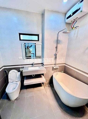 SIÊU HIẾM NHÀ ĐẦU PHỐ NVC - BỒ ĐỀ - MẶT TIỀN 6.7M - Ô TÔ 10M - 10.3 TỶ