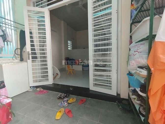 Bán nhà C4 mới ngay chợ Nhơn Đức 1.1 Tỷ vào ở ngay
