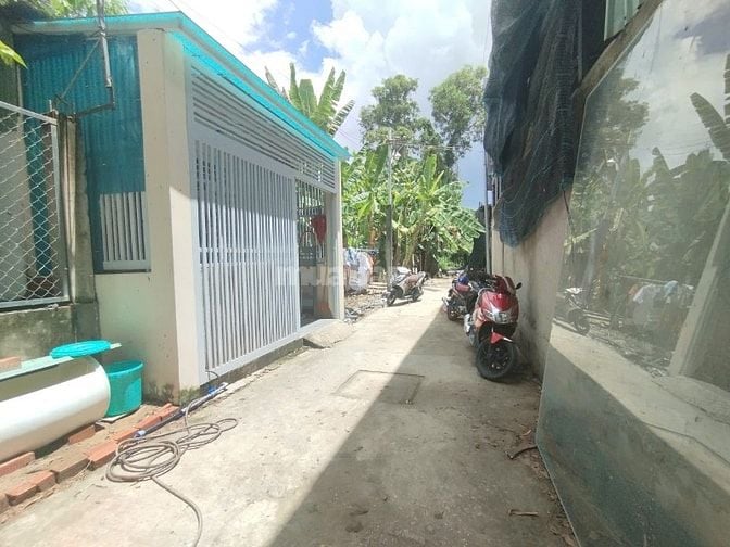 Bán nhà C4 mới ngay chợ Nhơn Đức 1.1 Tỷ vào ở ngay