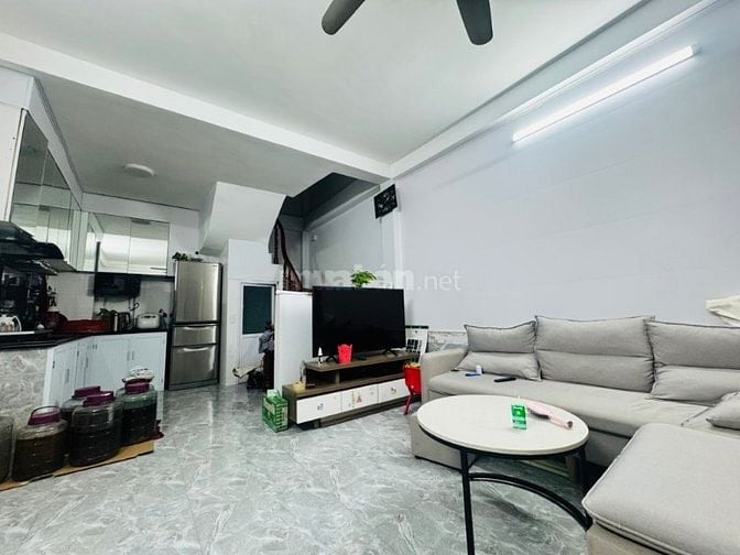 👉 Nhà đẹp Vĩnh Hưng - Lĩnh Nam: diện tích 32m2, 4 tầng gần trường kin