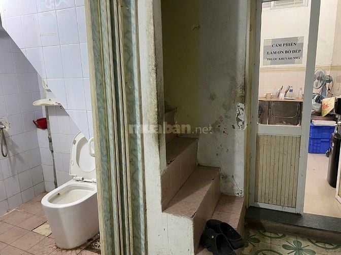 CHO THUÊ NHÀ  tầng 1 phố Hội Vũ, phường Hàng Bông, DT 32m2 có gác lửng