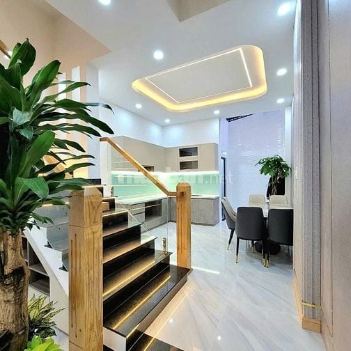 Kẹt vốn bán DT 68m2 giá 3tỷ200tr Nguyễn Minh Hoàng, p12, Tân Bình