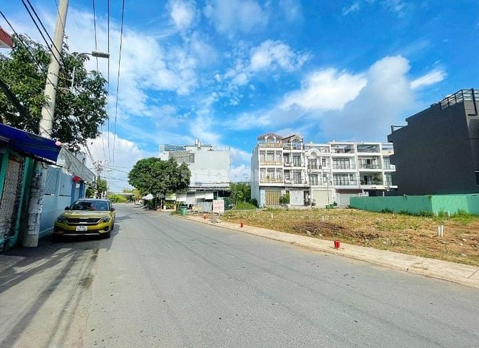 Kẹt bán gấp đất 90m2, Lê Văn Lương, Phước Kiển, Sổ riêng, giá 3.8 tỷ