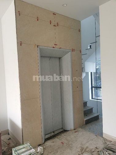 Cho thuê BT LK MP Hồng Tiến, 130m2, MT 7m, xây 80m2 x 6t, 1 hầm, thông