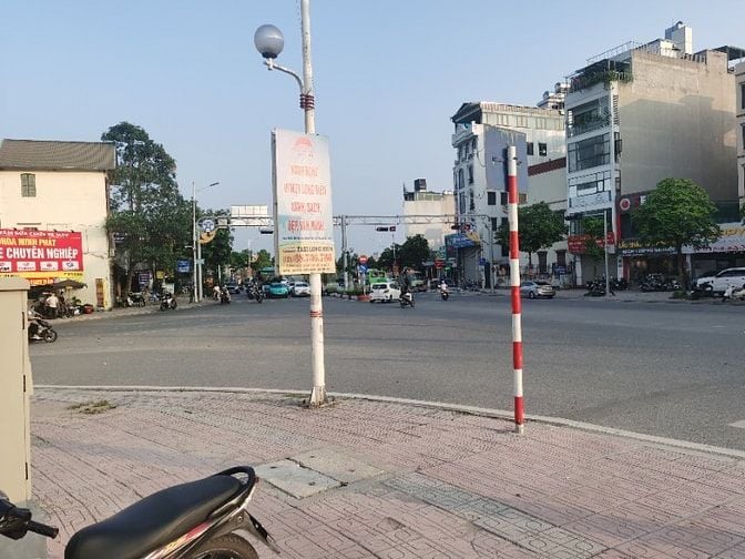 Cho thuê BT LK MP Hồng Tiến, 130m2, MT 7m, xây 80m2 x 6t, 1 hầm, thông
