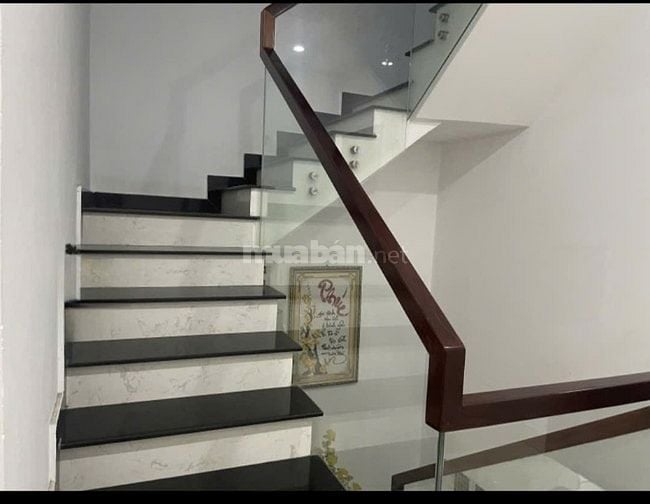 BÁN NHÀ HIỆP BÌNH PHƯỚC - TĐ -NHỈNH 8 TỶ . HẺM XE TẢI GẦN VẠN PHUC