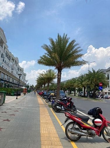 Cho thuê nhà phố vị trí đẹp mặt tiền trục chính vinhomes grand park