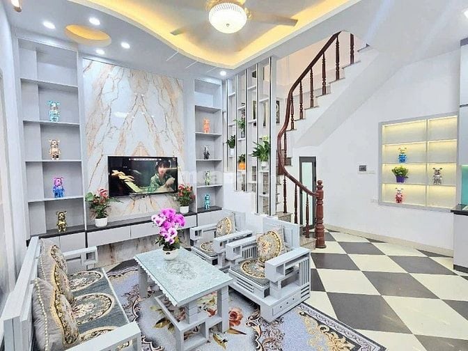 Nhà Đẹp Gần Đường Ô Tô, Đường Hoàng Mai 28/30m, 5 tầng, mt 5m, 6.68 tỷ