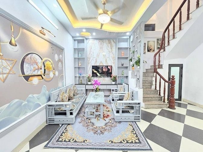 Nhà Đẹp Gần Đường Ô Tô, Đường Hoàng Mai 28/30m, 5 tầng, mt 5m, 6.68 tỷ