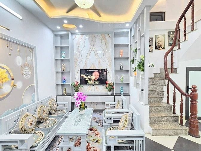 Nhà Đẹp Gần Đường Ô Tô, Đường Hoàng Mai 28/30m, 5 tầng, mt 5m, 6.68 tỷ