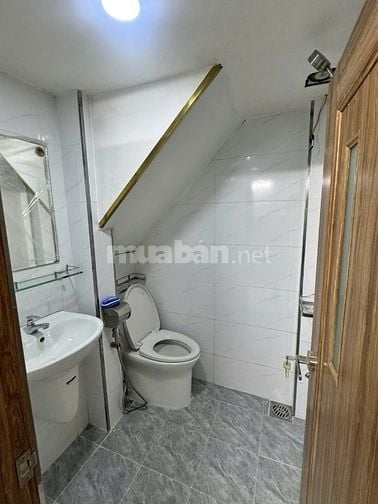 Cho thuê nhà riêng tại Nguyễn Thiện Thuật quận 3, chính chủ dọn ở ngay