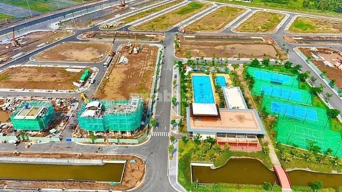 3TỶ5 NHÀ PHỐ THƯƠNG MẠI CÁCH HCM 10' NỐI VÀO VÕ VĂN KIỆT Q1 TRUNG TÂM