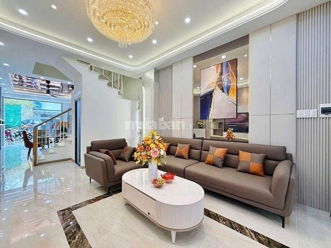 Đi nước ngoài định cư bán gấp nhà ở đường Hải Thượng Lãn Ông, phường 1